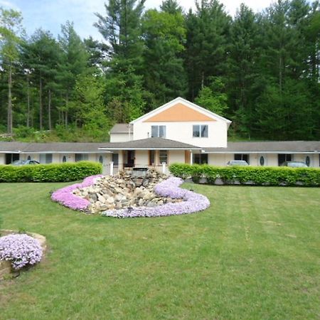 Hitching Post Country Motel Cornwall Екстериор снимка