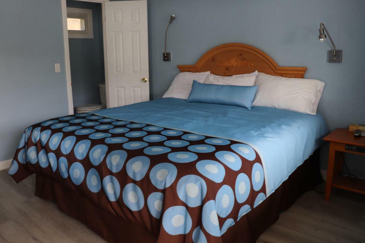 Hitching Post Country Motel Cornwall Екстериор снимка