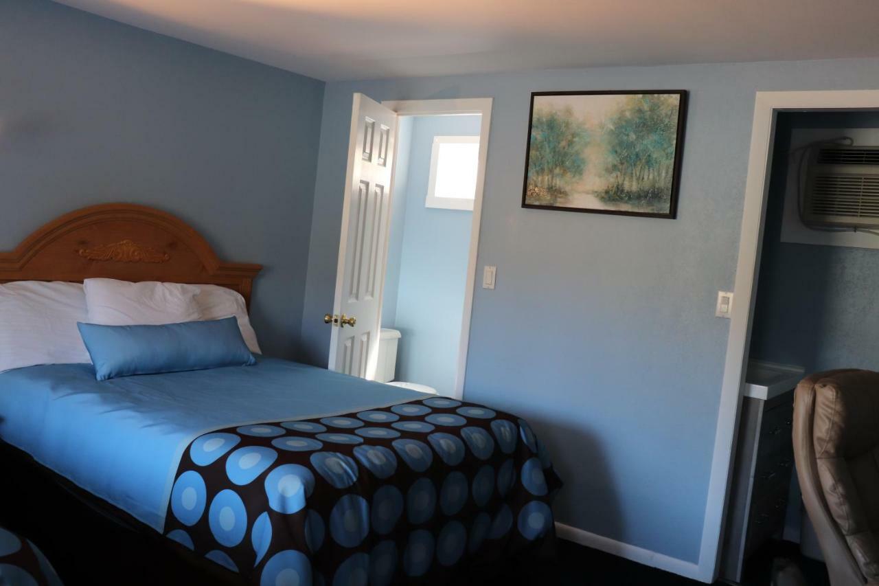 Hitching Post Country Motel Cornwall Екстериор снимка