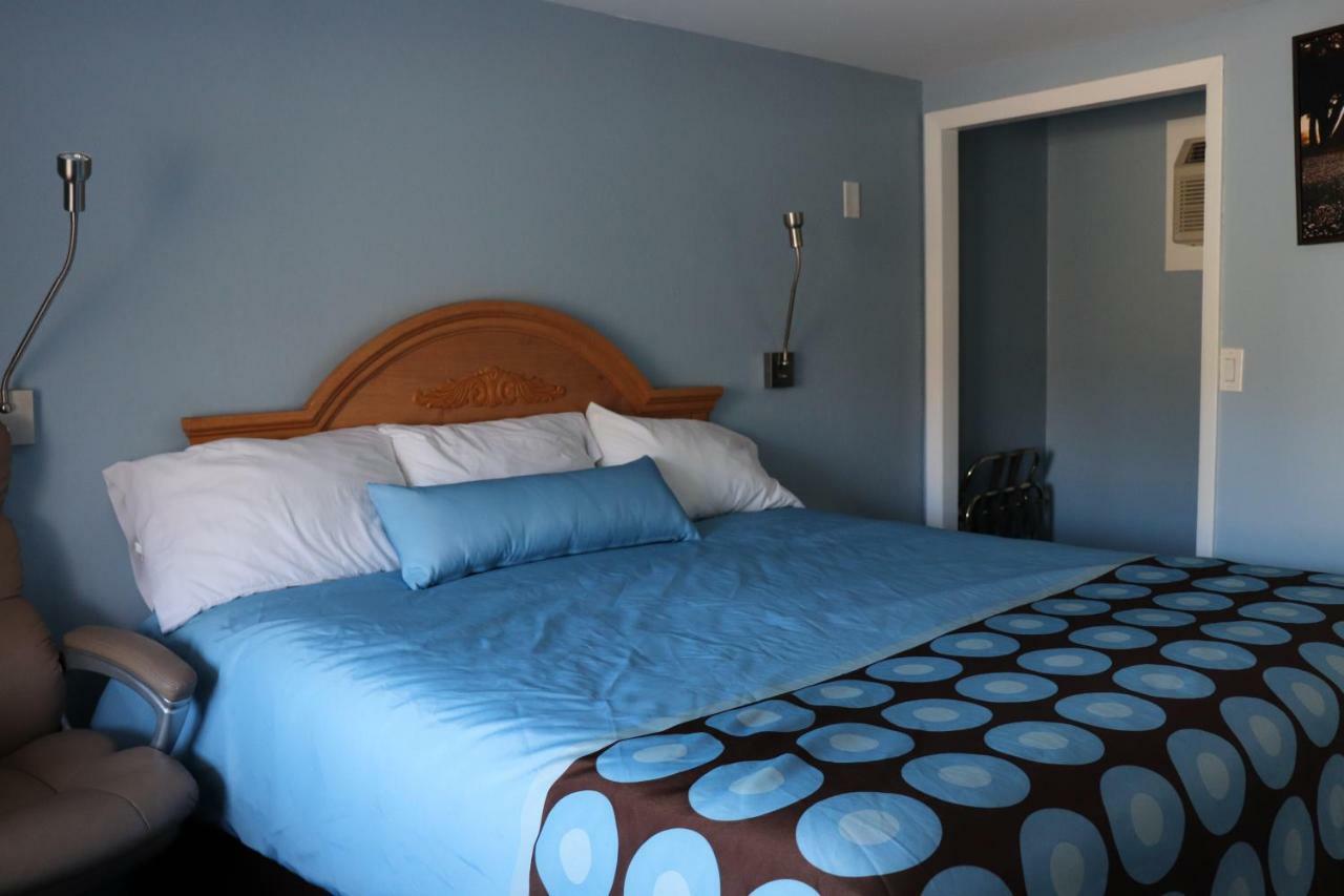 Hitching Post Country Motel Cornwall Екстериор снимка
