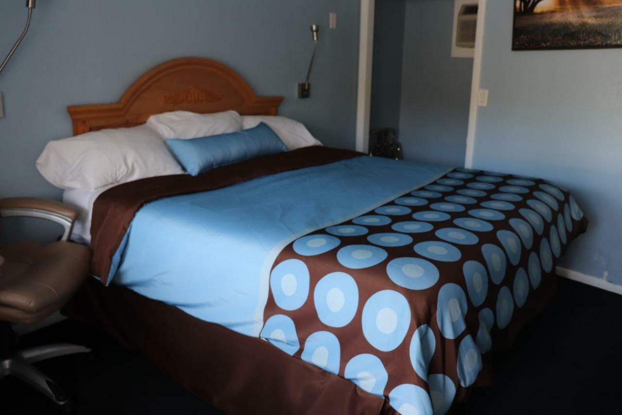 Hitching Post Country Motel Cornwall Екстериор снимка