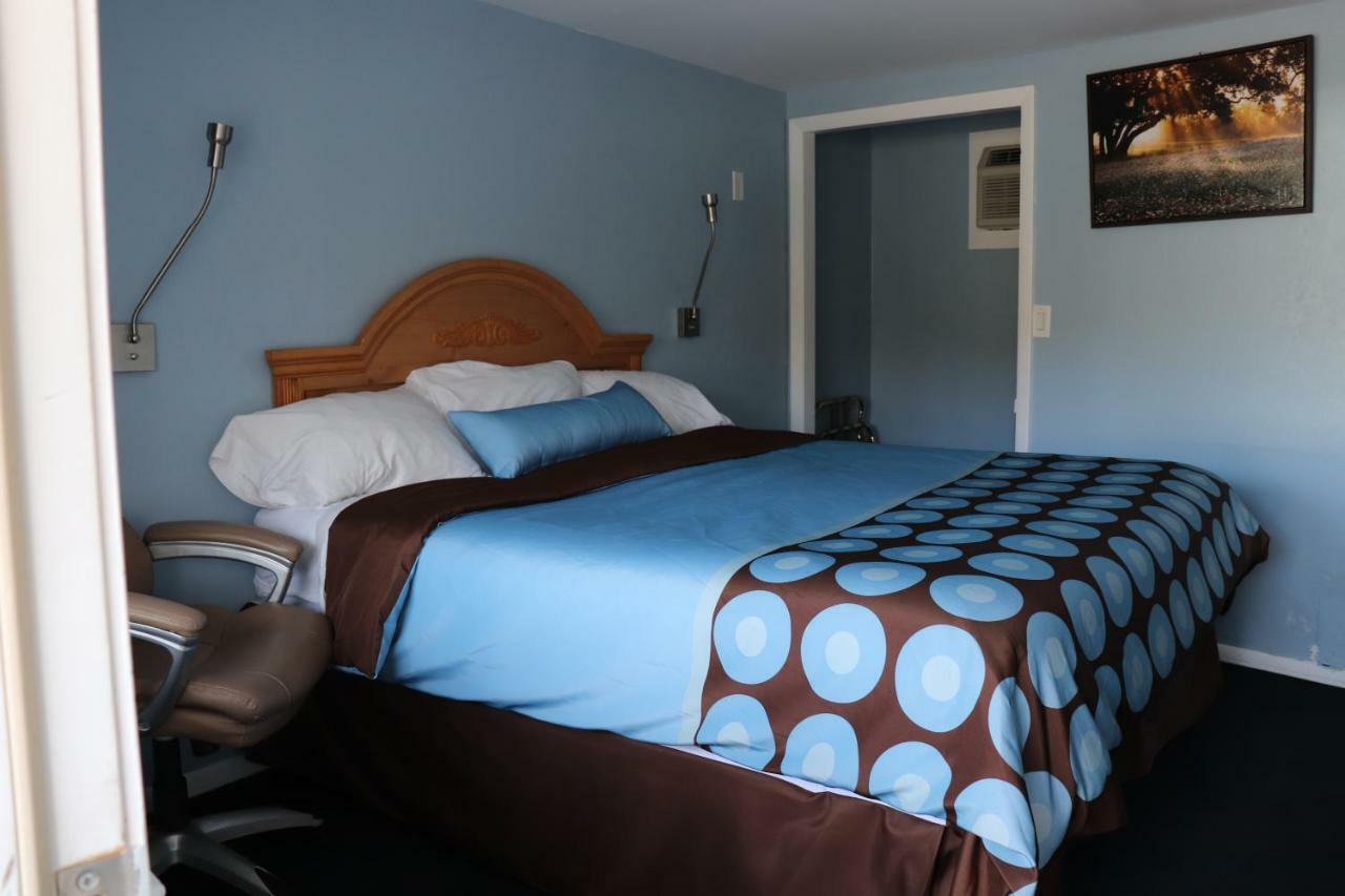 Hitching Post Country Motel Cornwall Екстериор снимка