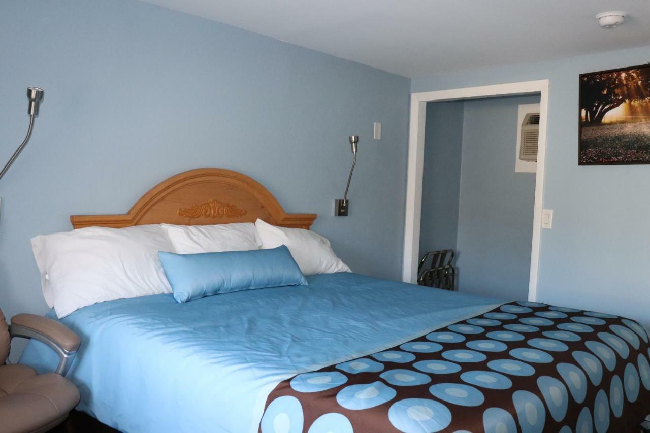 Hitching Post Country Motel Cornwall Екстериор снимка