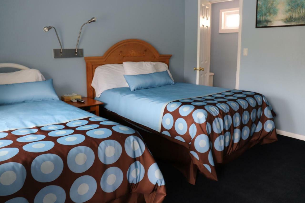 Hitching Post Country Motel Cornwall Екстериор снимка