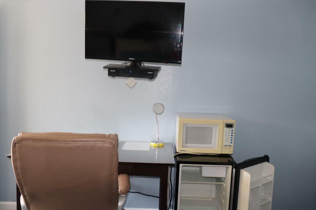 Hitching Post Country Motel Cornwall Екстериор снимка