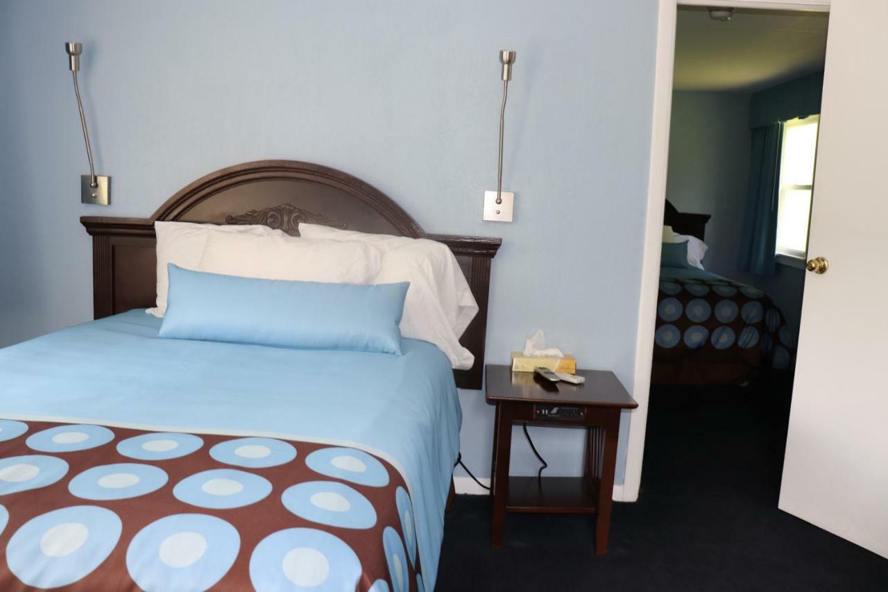 Hitching Post Country Motel Cornwall Екстериор снимка