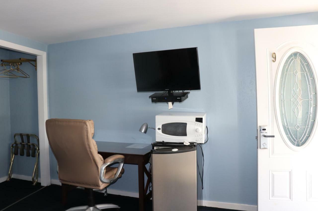 Hitching Post Country Motel Cornwall Екстериор снимка