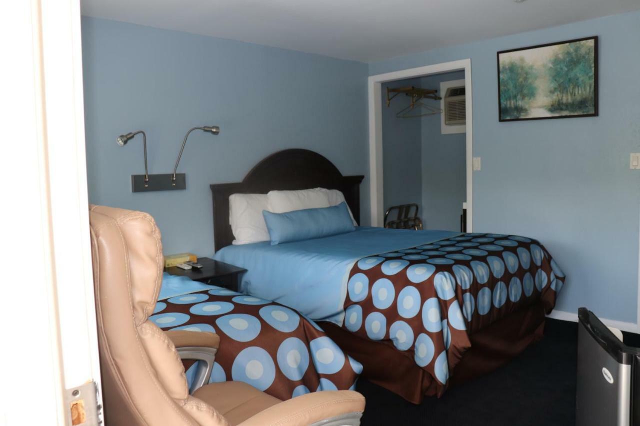 Hitching Post Country Motel Cornwall Екстериор снимка